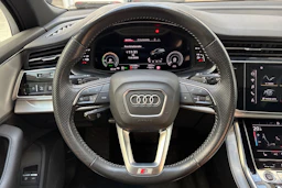 harmaa Audi Q7 2021 kuva 22.