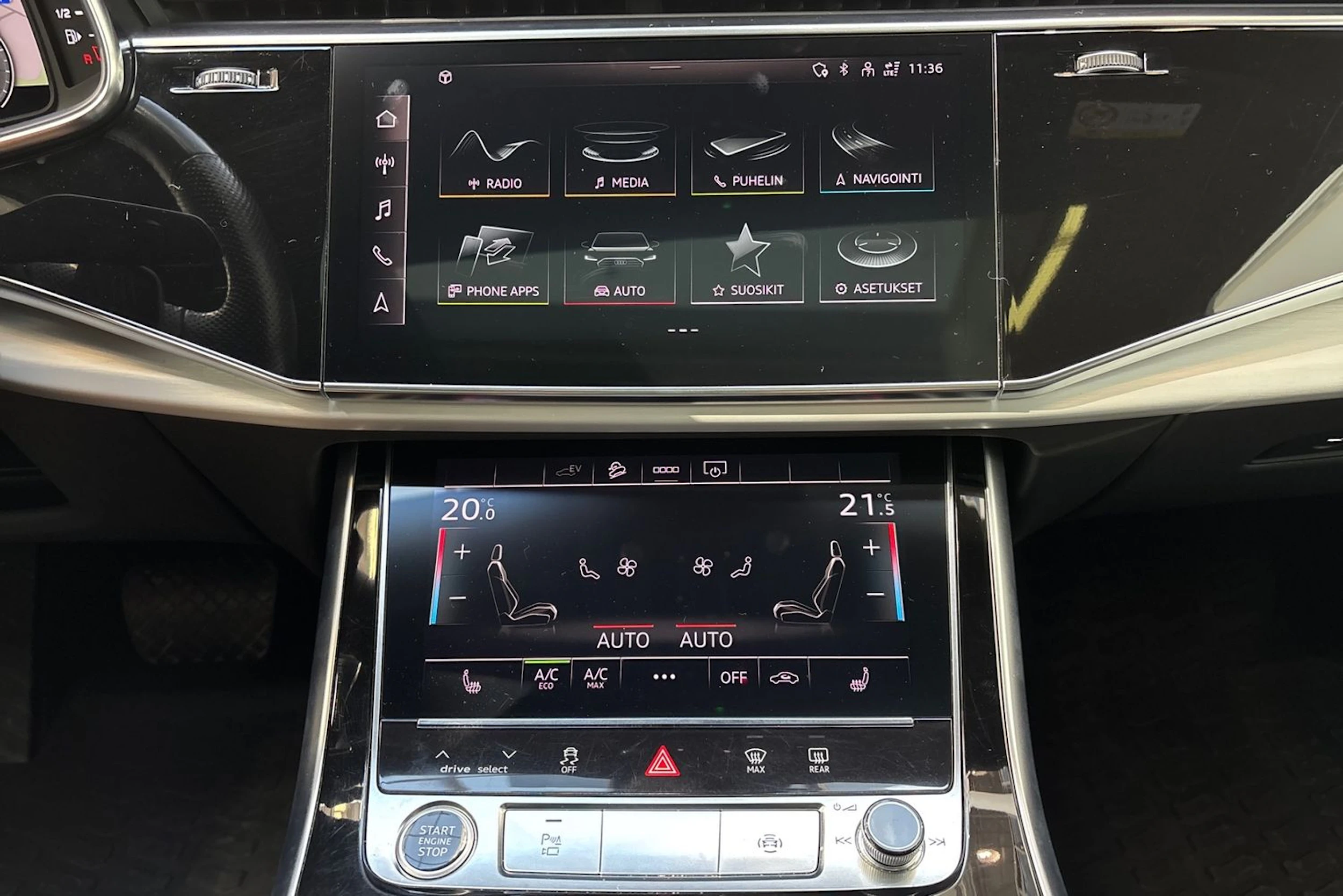 harmaa Audi Q7 2021 kuva 28.