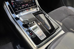 harmaa Audi Q7 2021 kuva 29.
