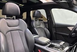 harmaa Audi Q7 2021 kuva 33.