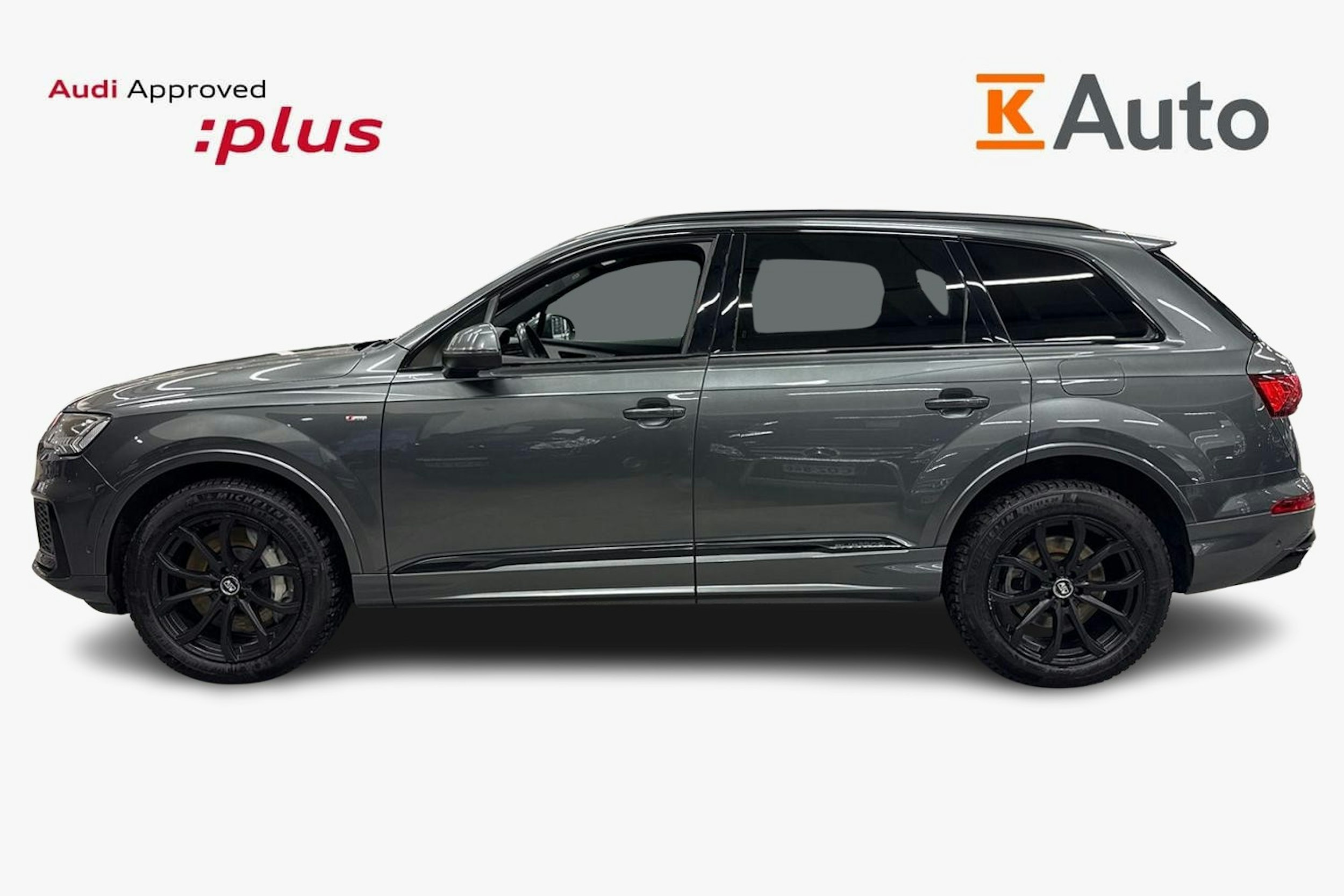 harmaa Audi Q7 2021 kuva 6.