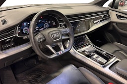 harmaa Audi Q7 2021 kuva 7.