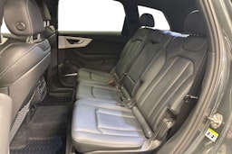 harmaa Audi Q7 2021 kuva 10.