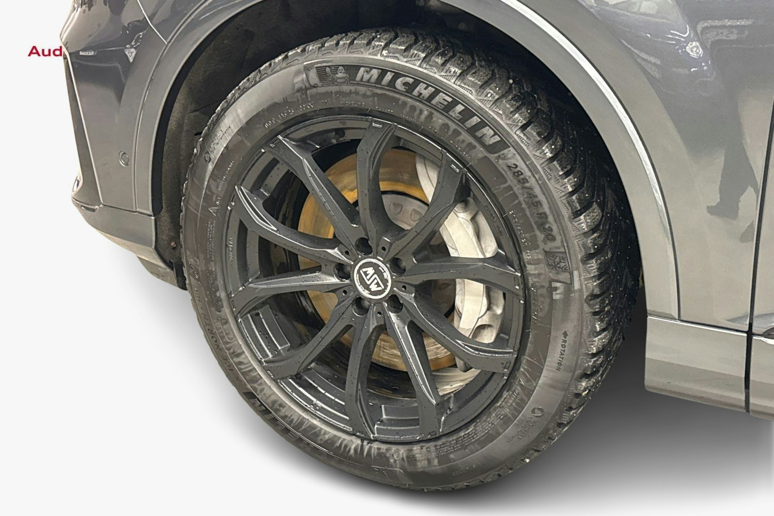 harmaa Audi Q7 2021 kuva 11.