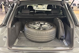 harmaa Audi Q7 2021 kuva 12.