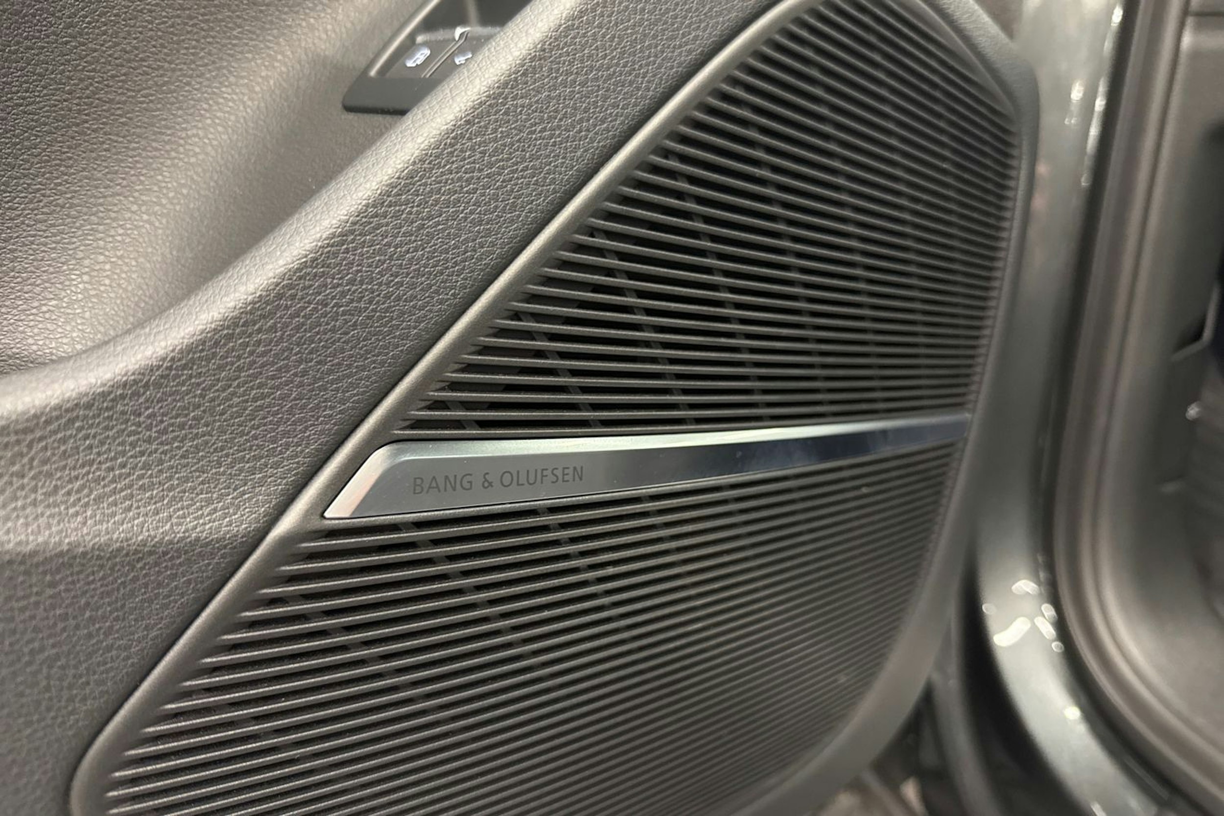 harmaa Audi Q7 2021 kuva 15.