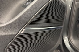 harmaa Audi Q7 2021 kuva 15.