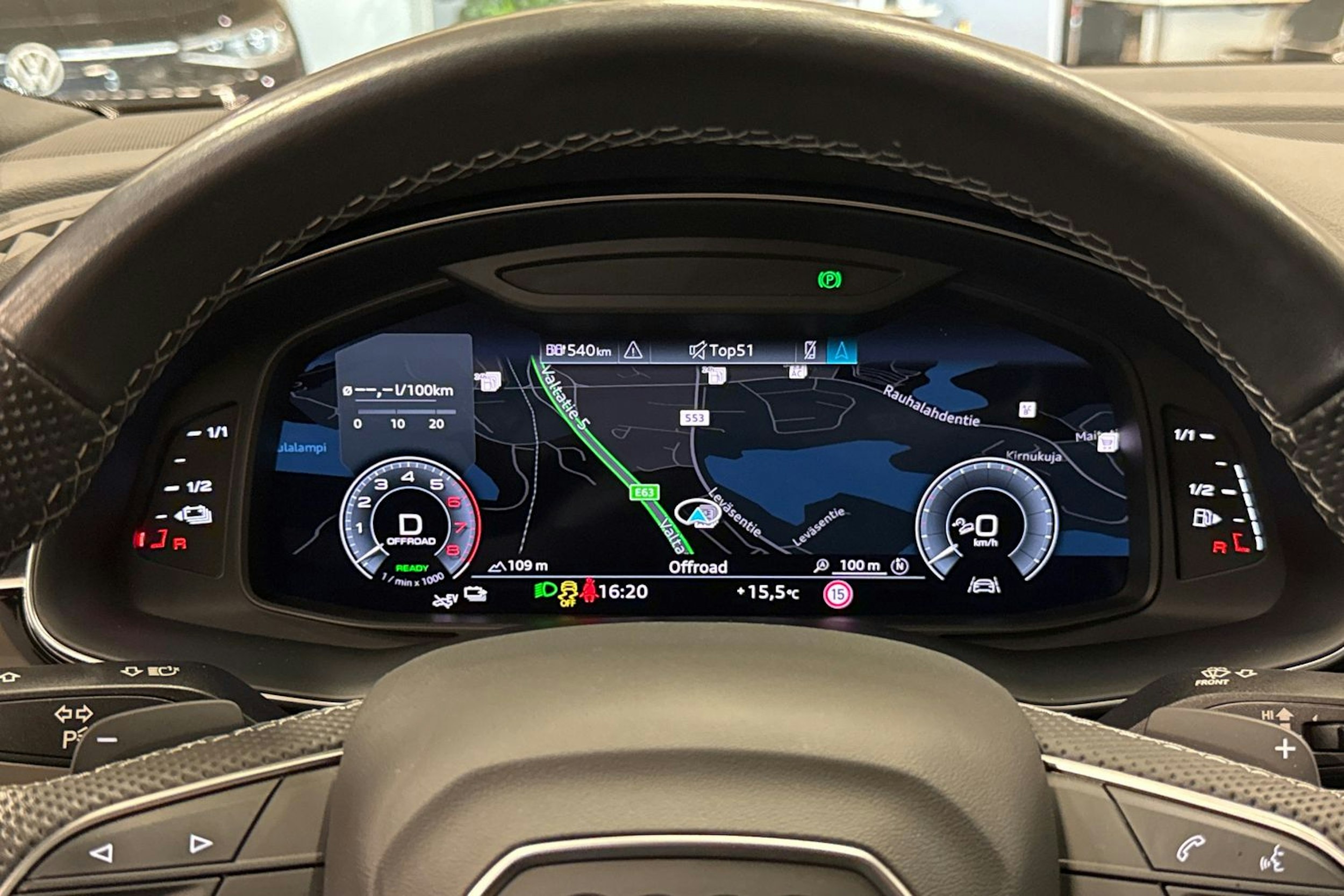 harmaa Audi Q7 2021 kuva 18.