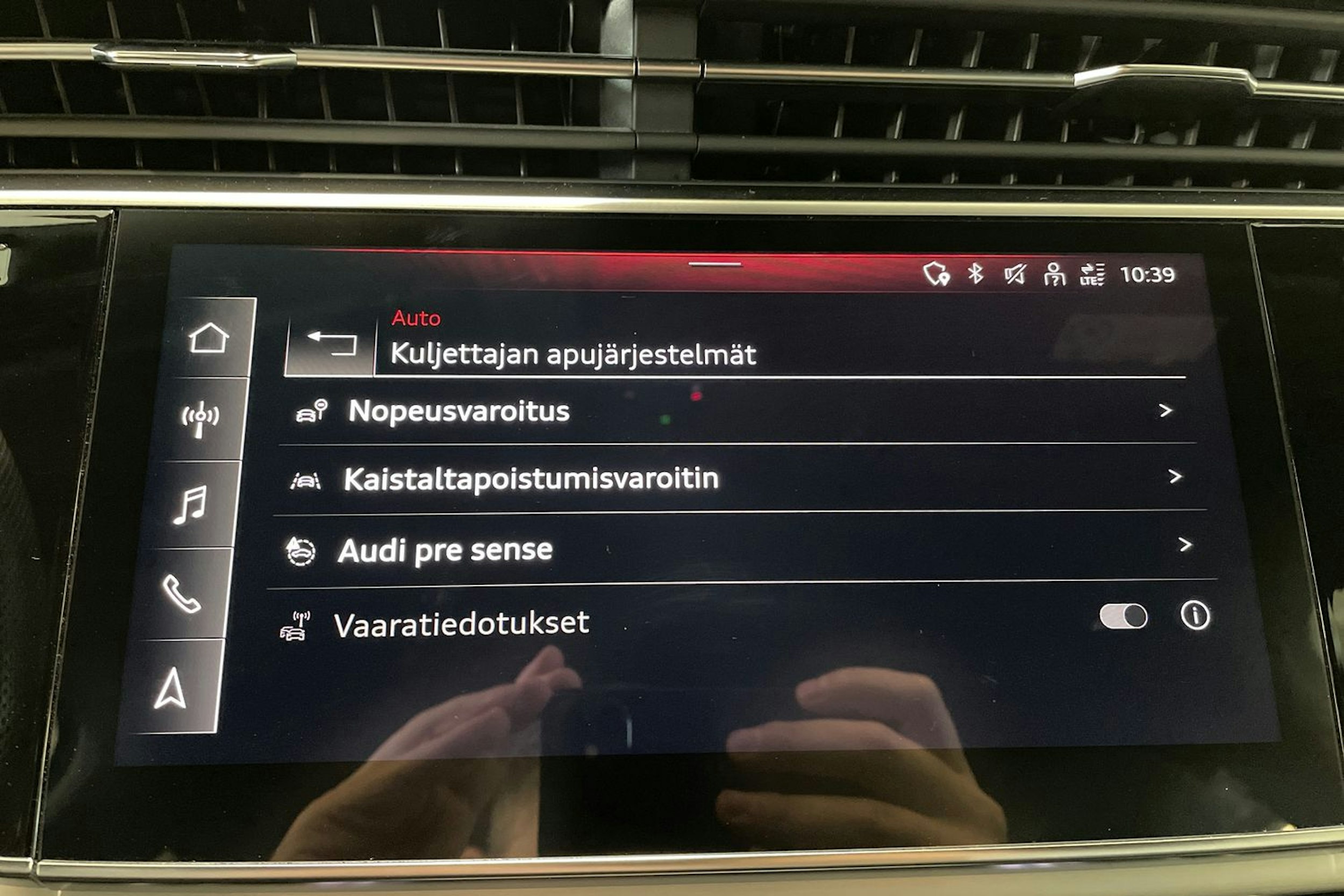 valkoinen Audi Q7 2021 kuva 33.