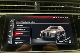 valkoinen Audi Q7 2021 kuva 35.