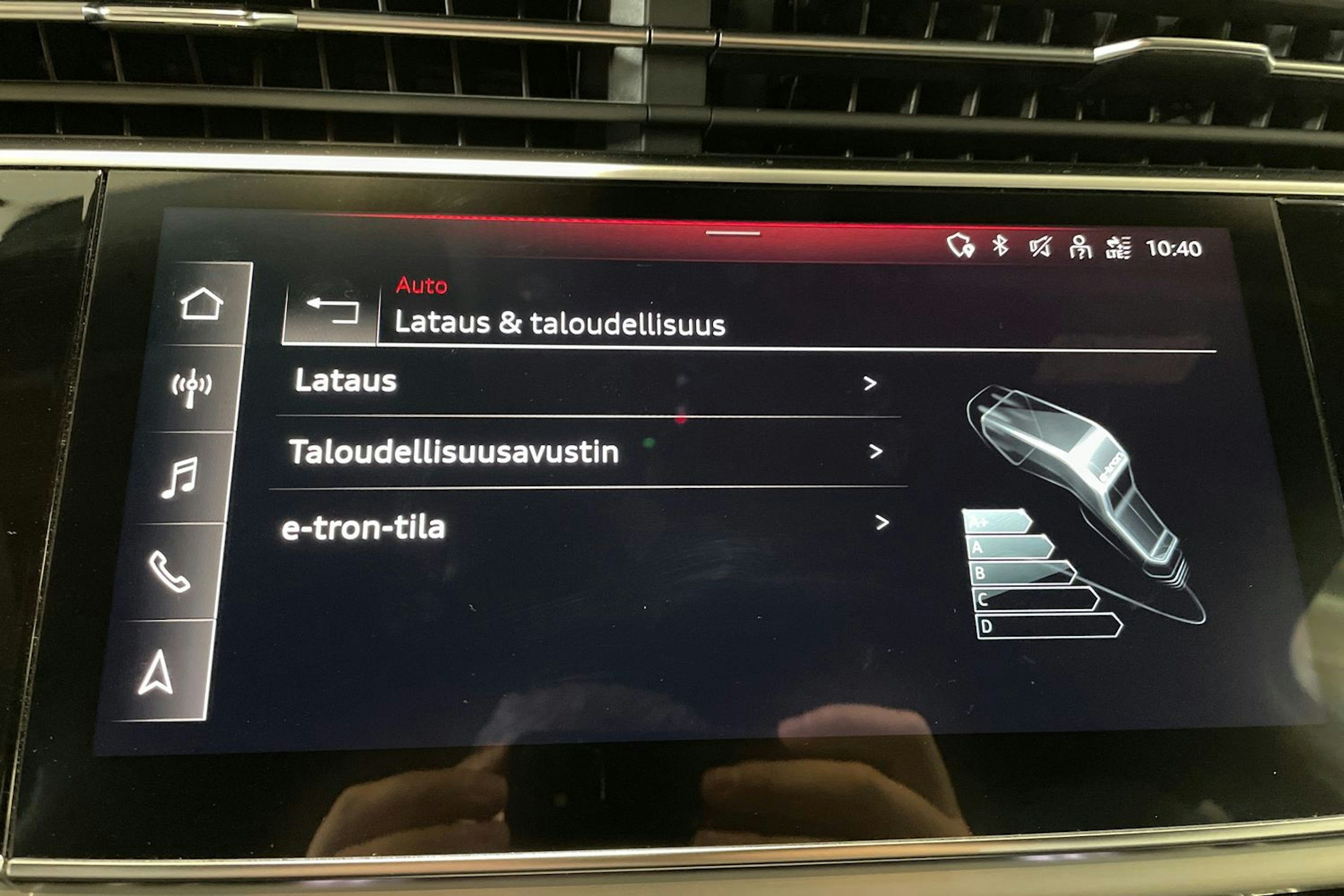 valkoinen Audi Q7 2021 kuva 36.