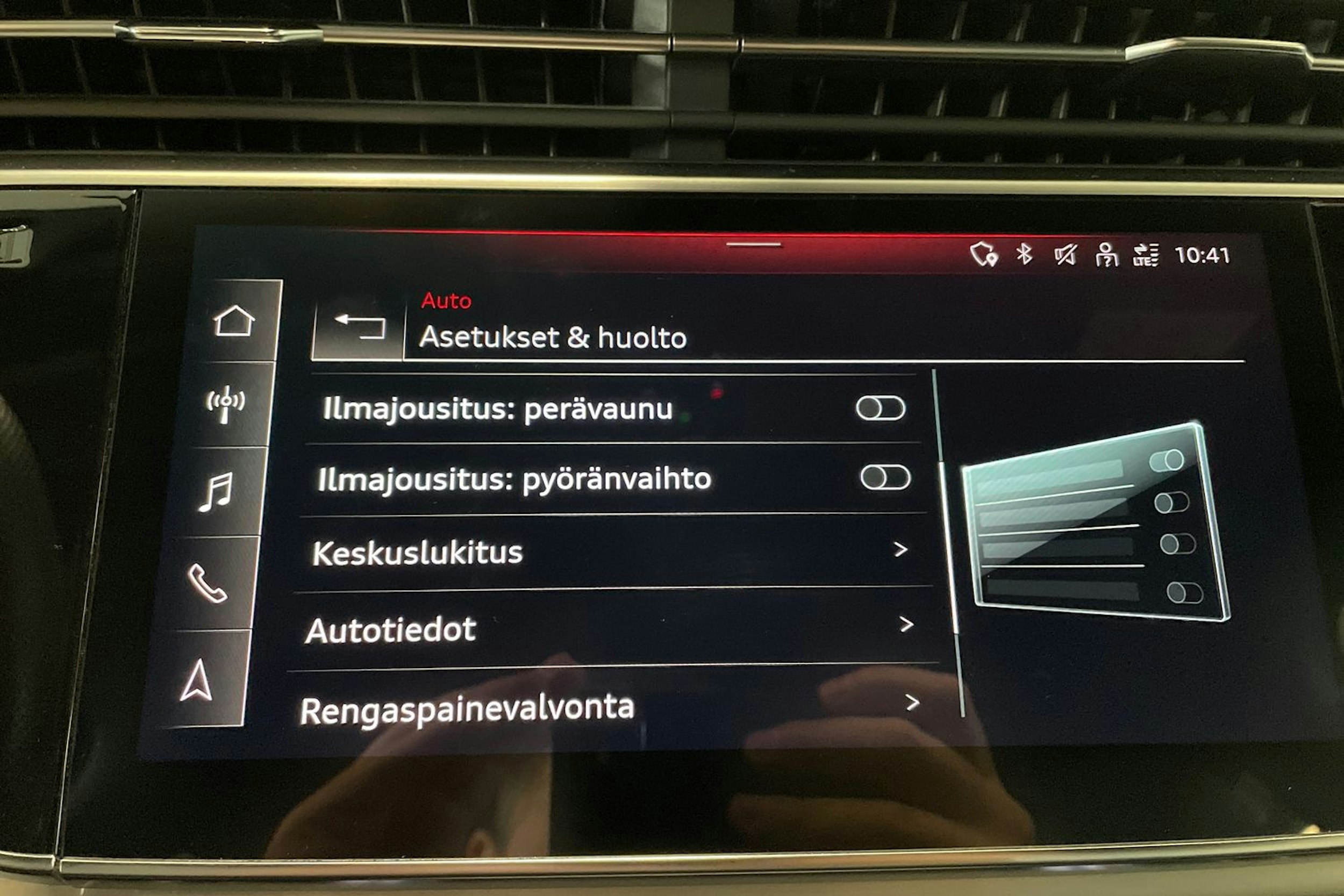 valkoinen Audi Q7 2021 kuva 39.