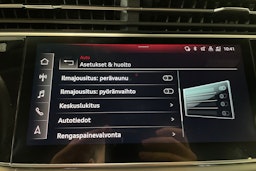 valkoinen Audi Q7 2021 kuva 39.