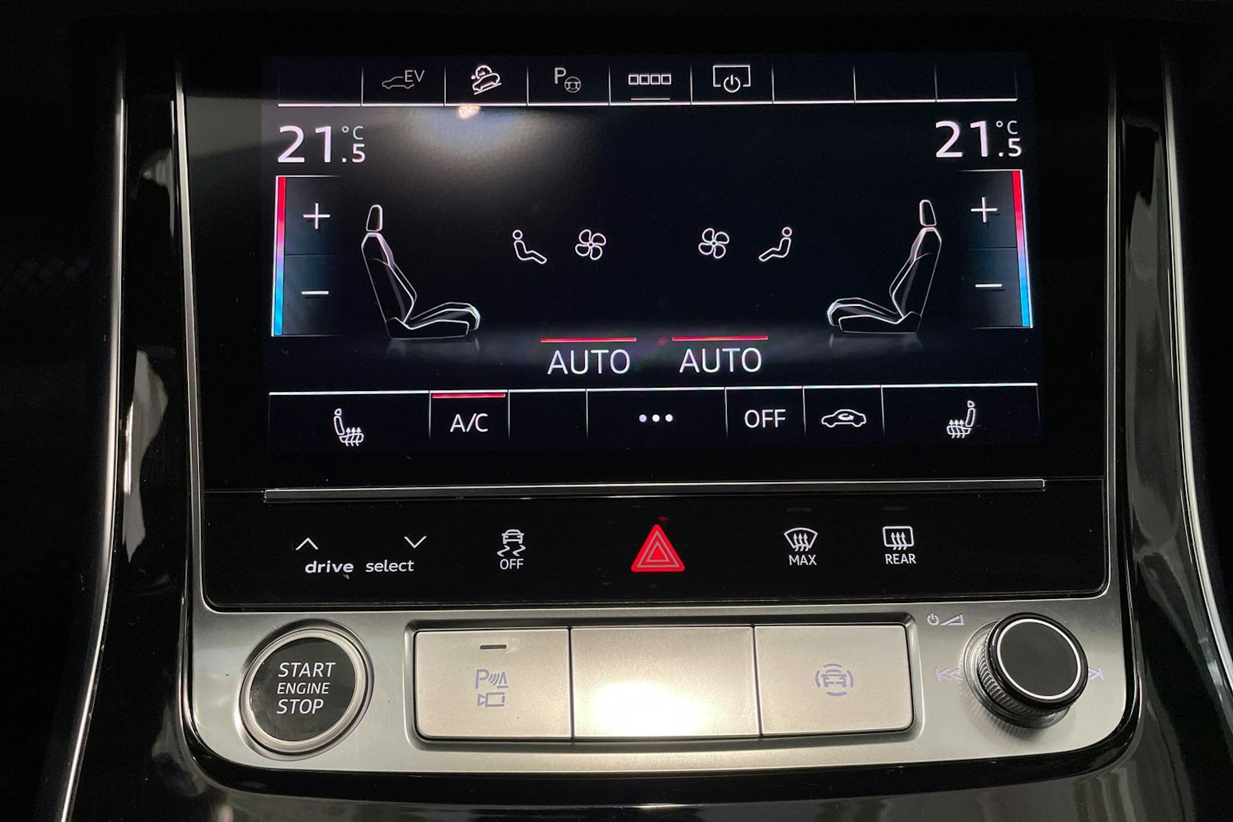 valkoinen Audi Q7 2021 kuva 40.