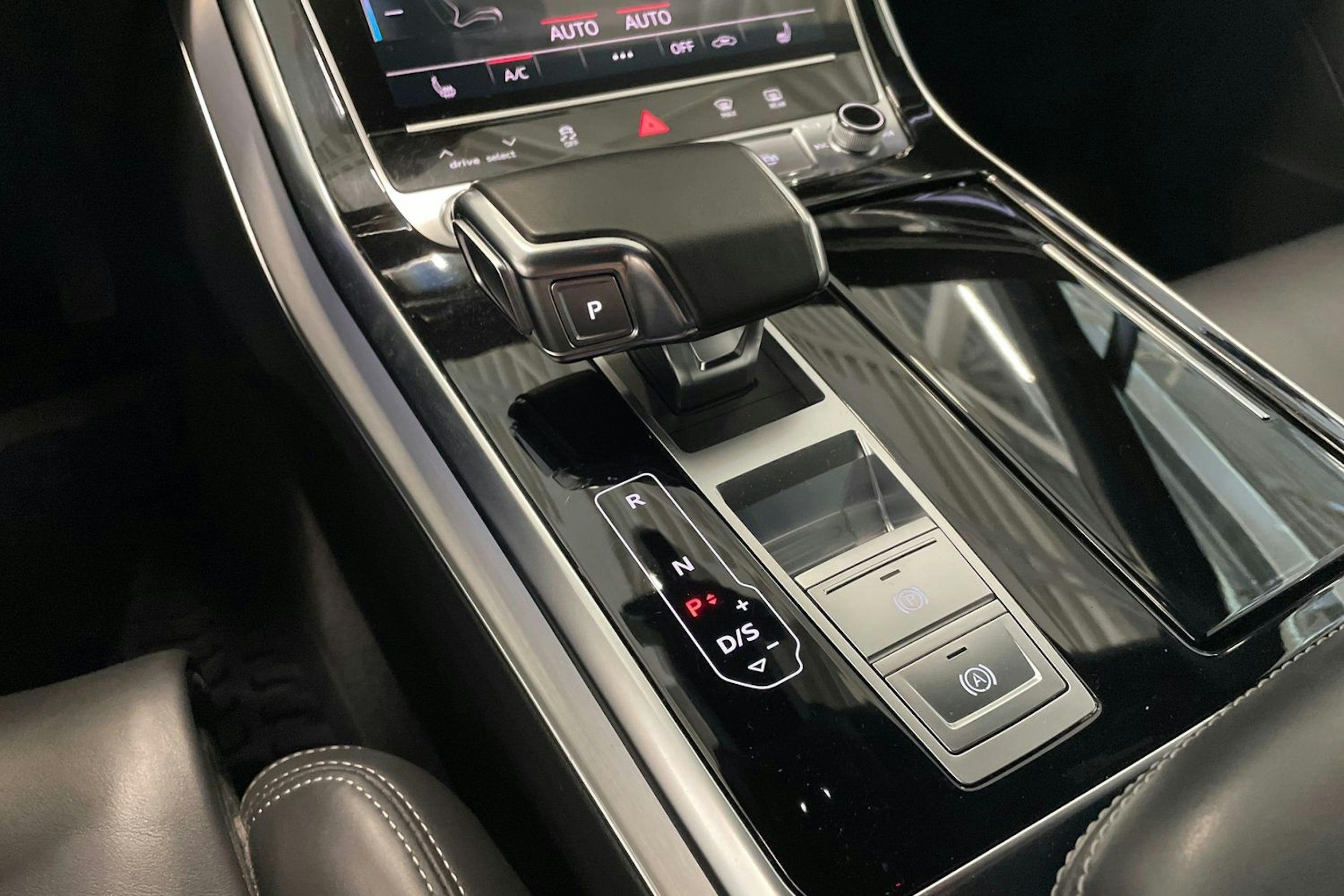 valkoinen Audi Q7 2021 kuva 41.