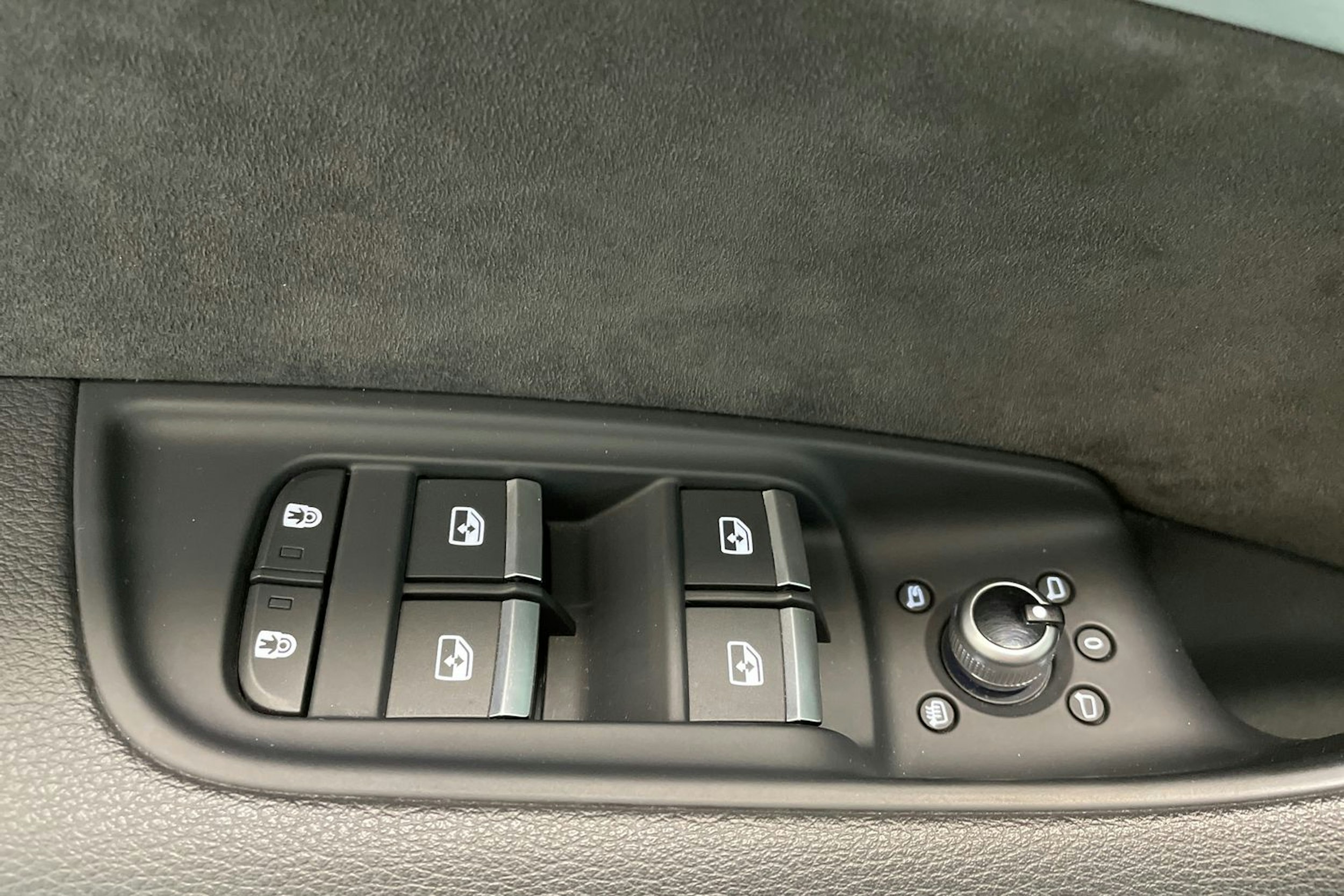 valkoinen Audi Q7 2021 kuva 42.