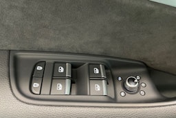 valkoinen Audi Q7 2021 kuva 42.