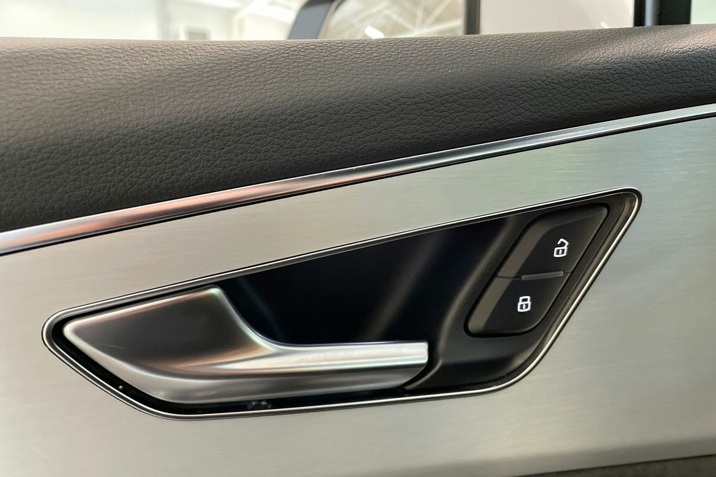valkoinen Audi Q7 2021 kuva 43.