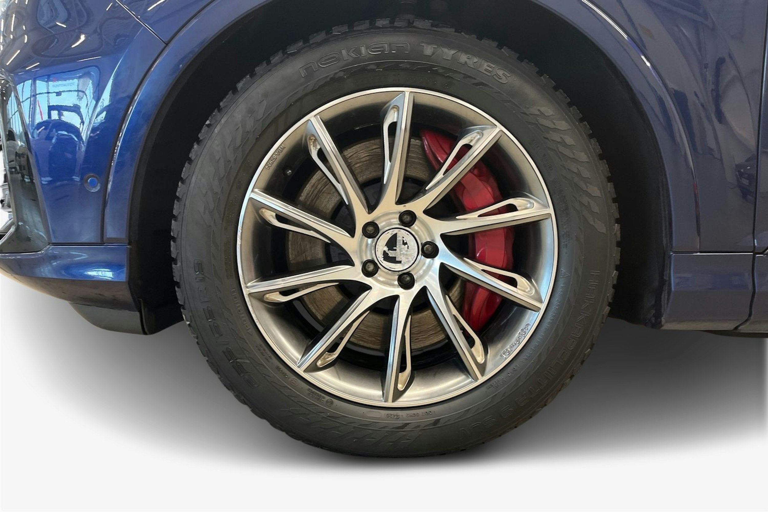 sininen Audi Q7 2021 kuva 11.