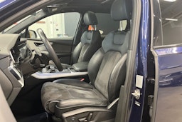 sininen Audi Q7 2021 kuva 14.