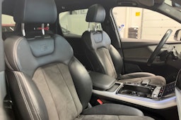 sininen Audi Q7 2021 kuva 16.