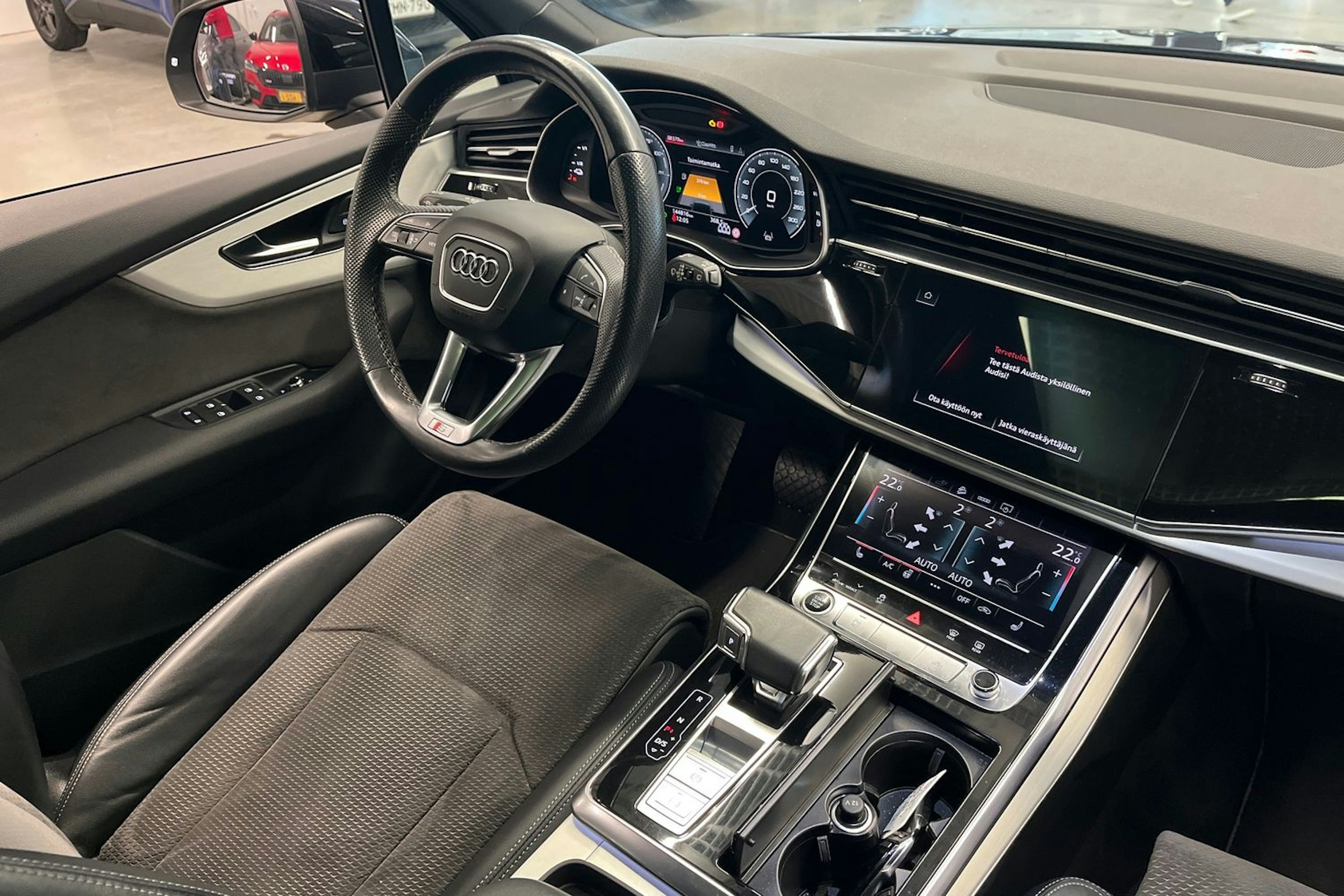 sininen Audi Q7 2021 kuva 17.