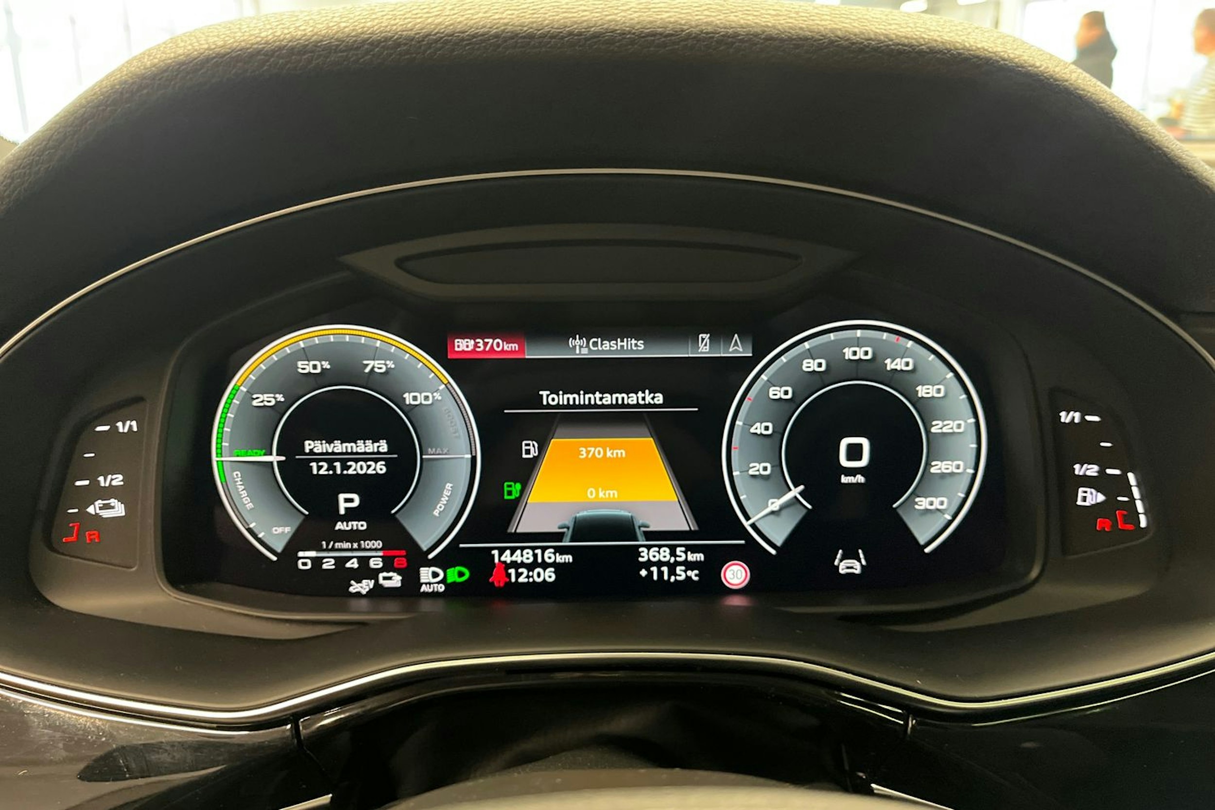 sininen Audi Q7 2021 kuva 19.