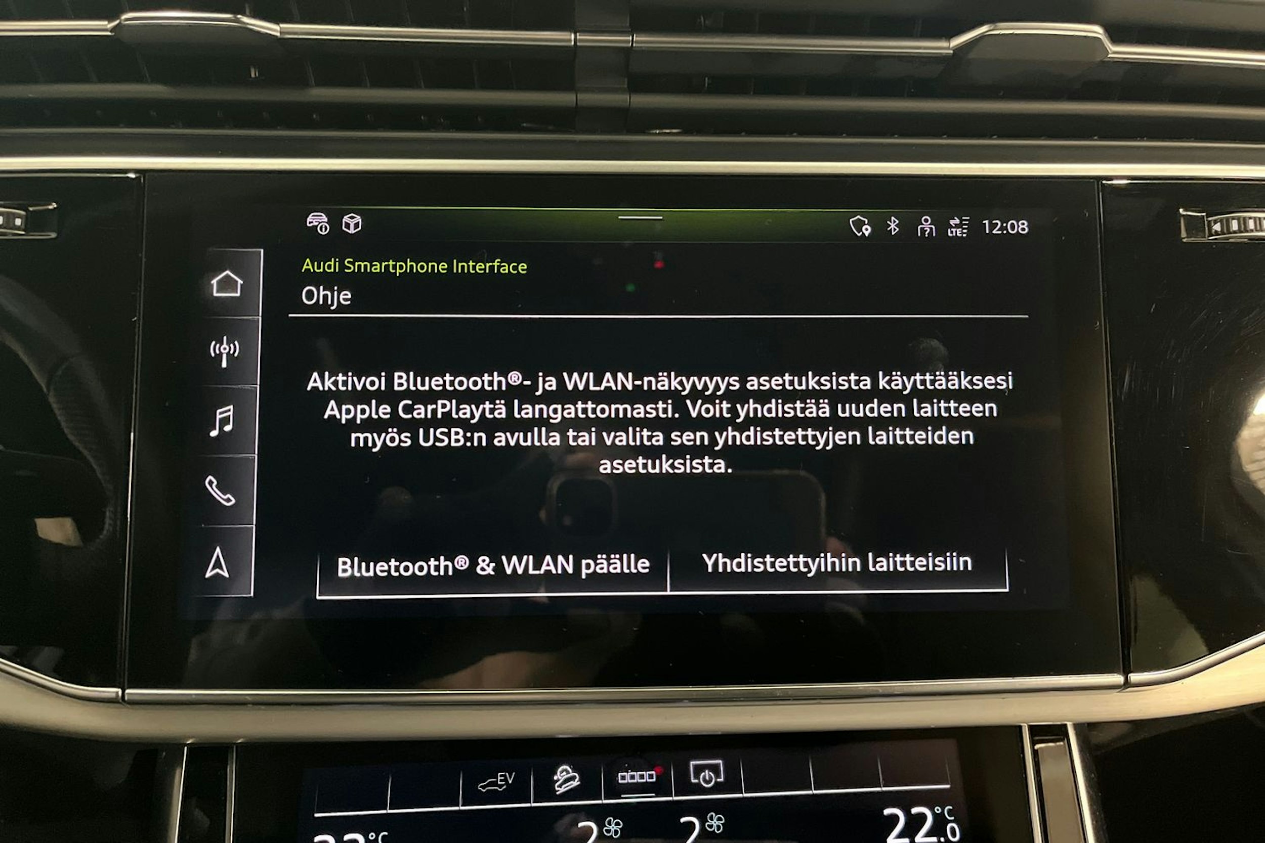 sininen Audi Q7 2021 kuva 24.