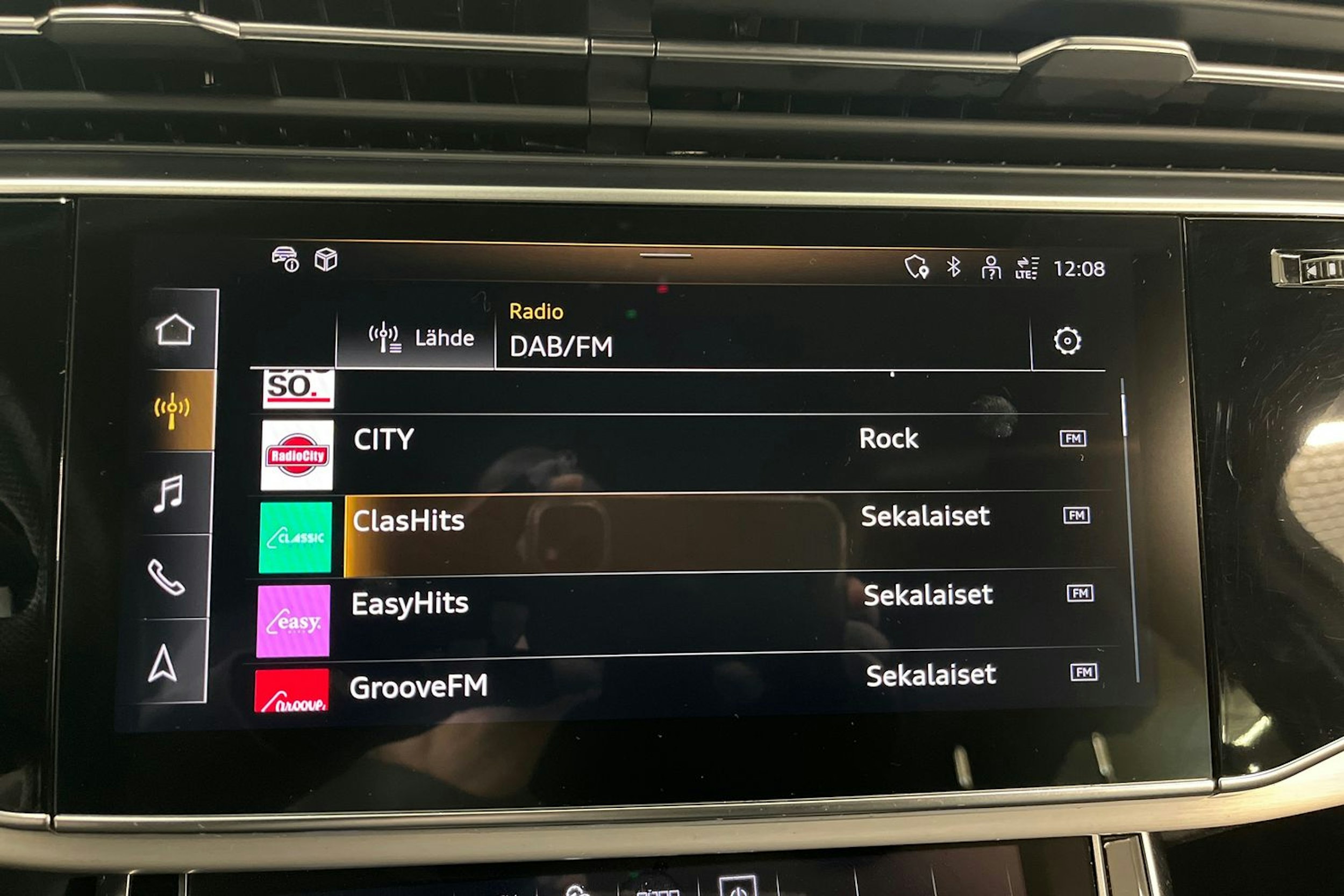 sininen Audi Q7 2021 kuva 25.