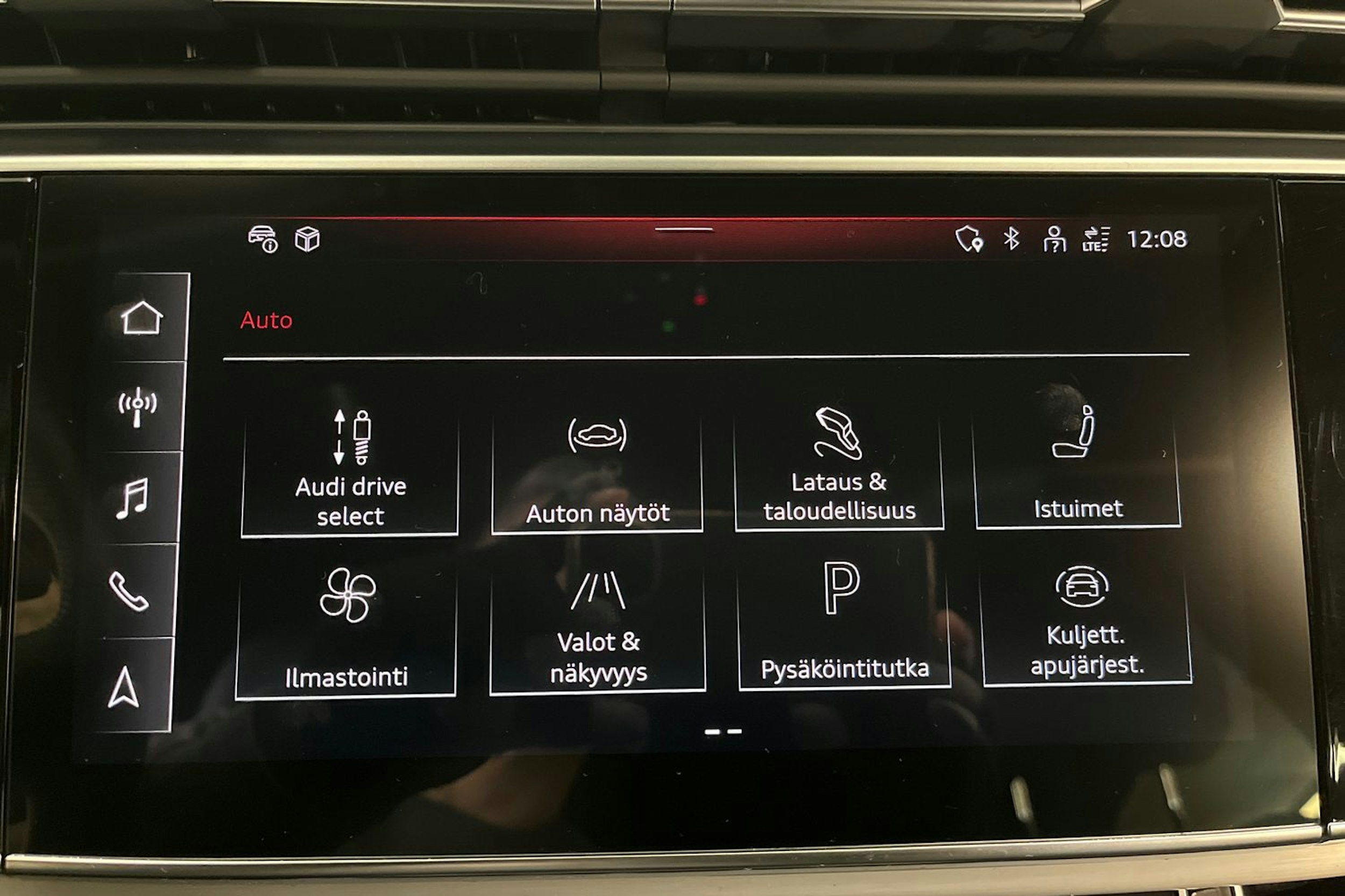 sininen Audi Q7 2021 kuva 26.