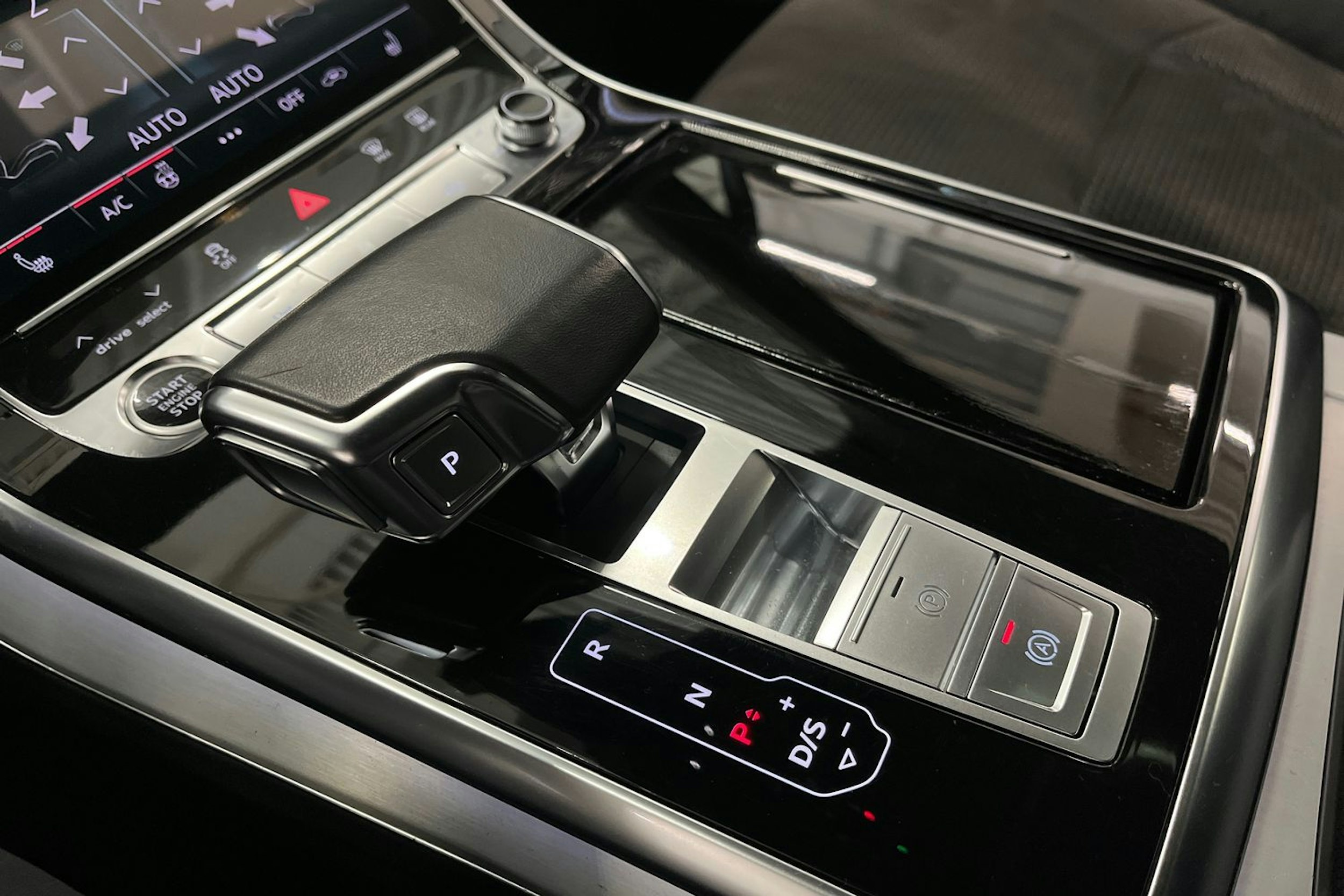 sininen Audi Q7 2021 kuva 29.