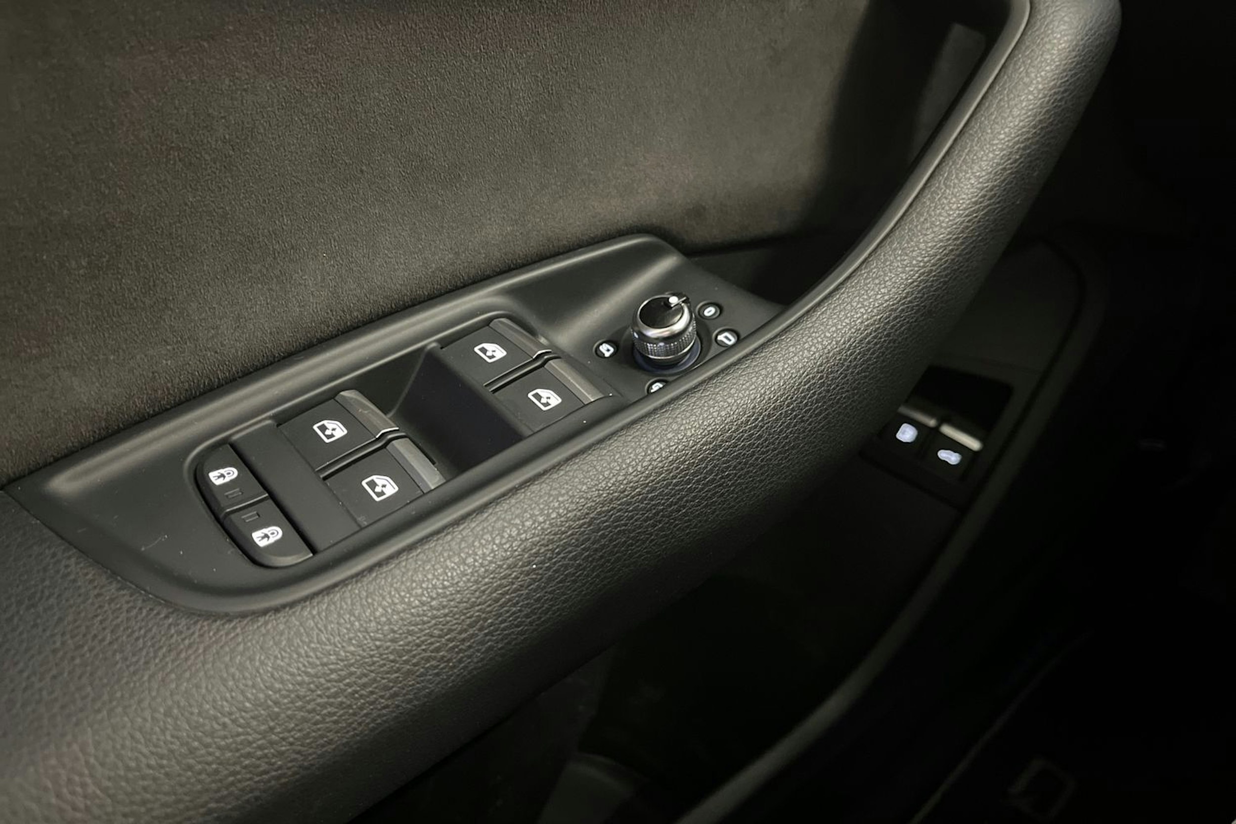 sininen Audi Q7 2021 kuva 32.