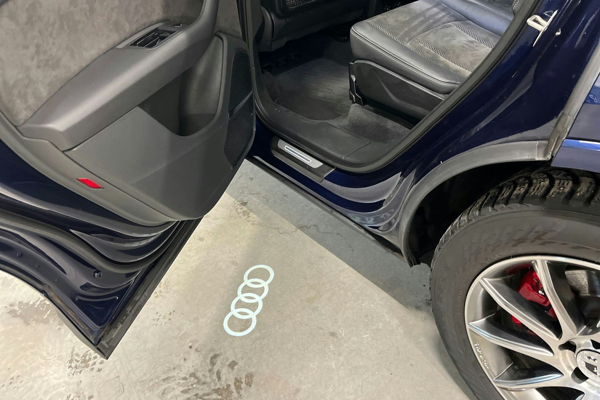 sininen Audi Q7 2021 kuva 37.