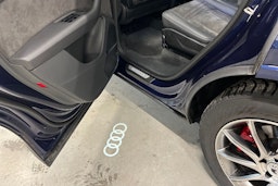 sininen Audi Q7 2021 kuva 37.