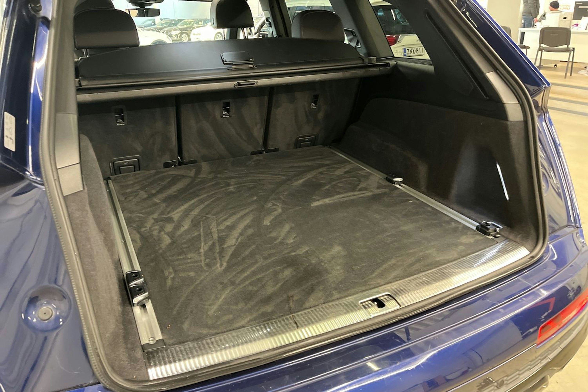sininen Audi Q7 2021 kuva 38.