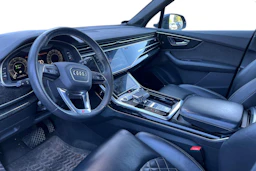 met. musta Audi Q7 2021 kuva 3.