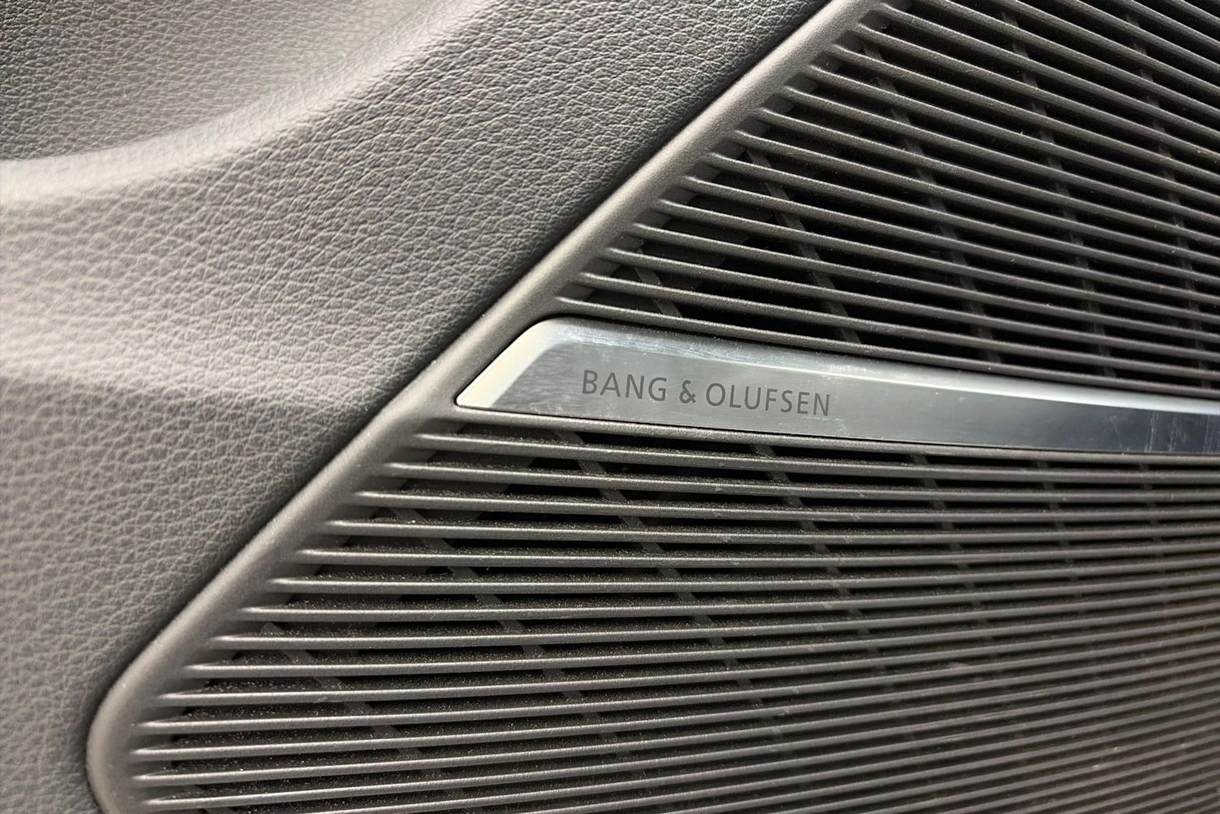 met. musta Audi Q7 2021 kuva 22.