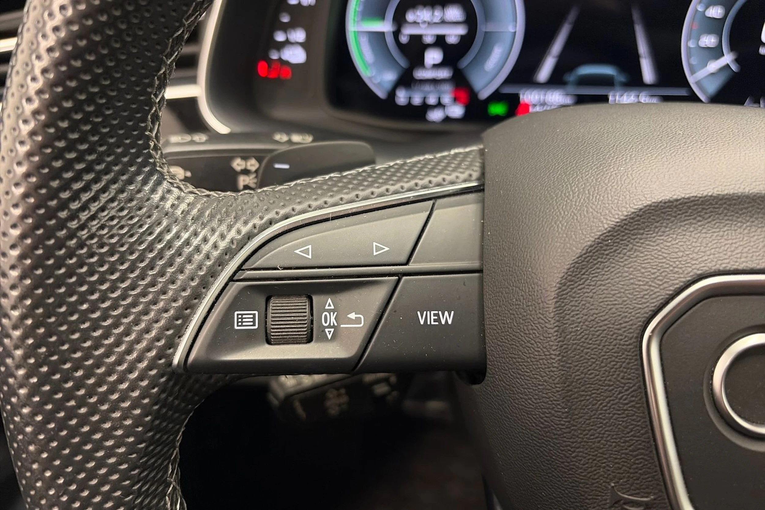 met. musta Audi Q7 2021 kuva 25.