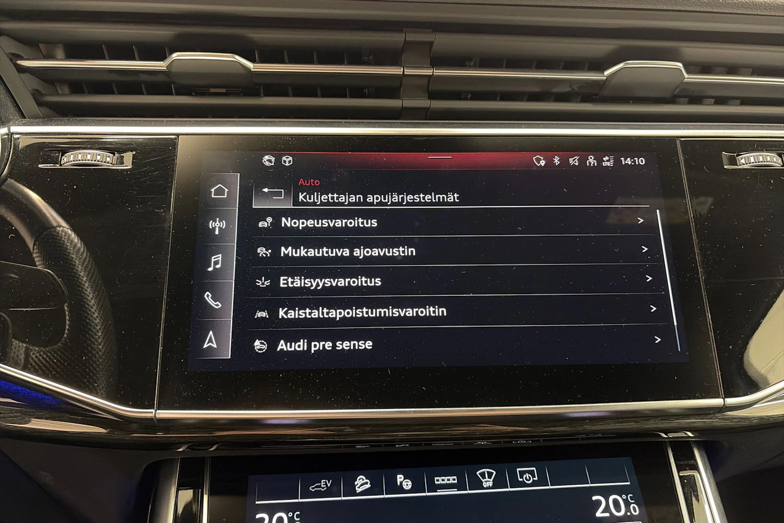 met. musta Audi Q7 2021 kuva 32.