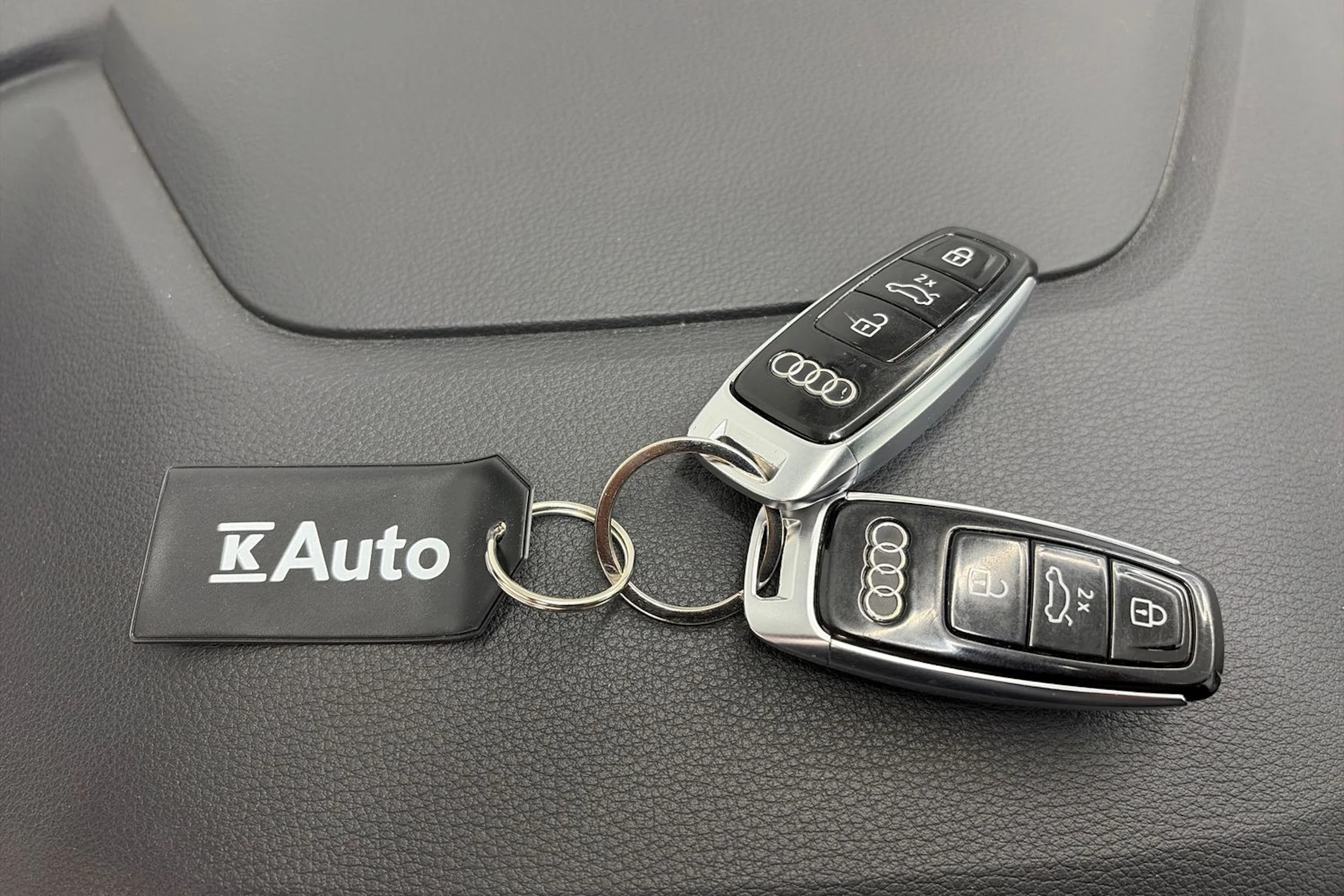 met. musta Audi Q7 2021 kuva 34.