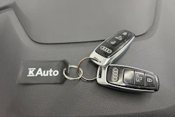 met. musta Audi Q7 2021 kuva 34.