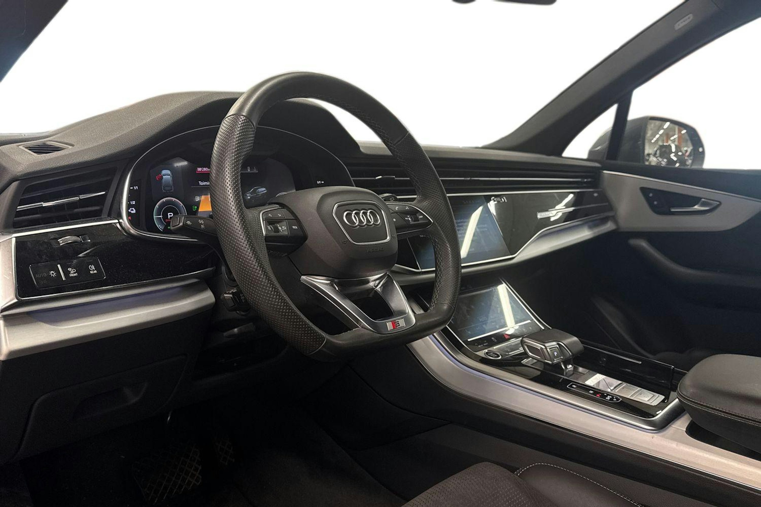 met. Harmaa Audi Q7 2021 kuva 3.