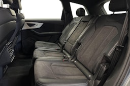 met. Harmaa Audi Q7 2021 kuva 9.