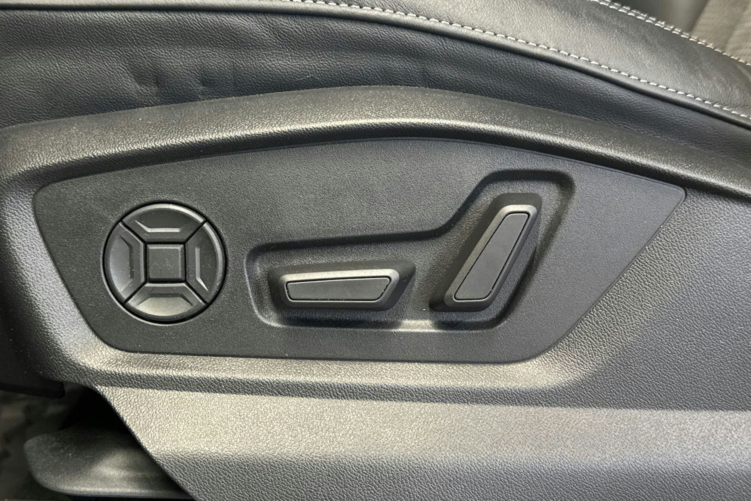 met. Harmaa Audi Q7 2021 kuva 12.