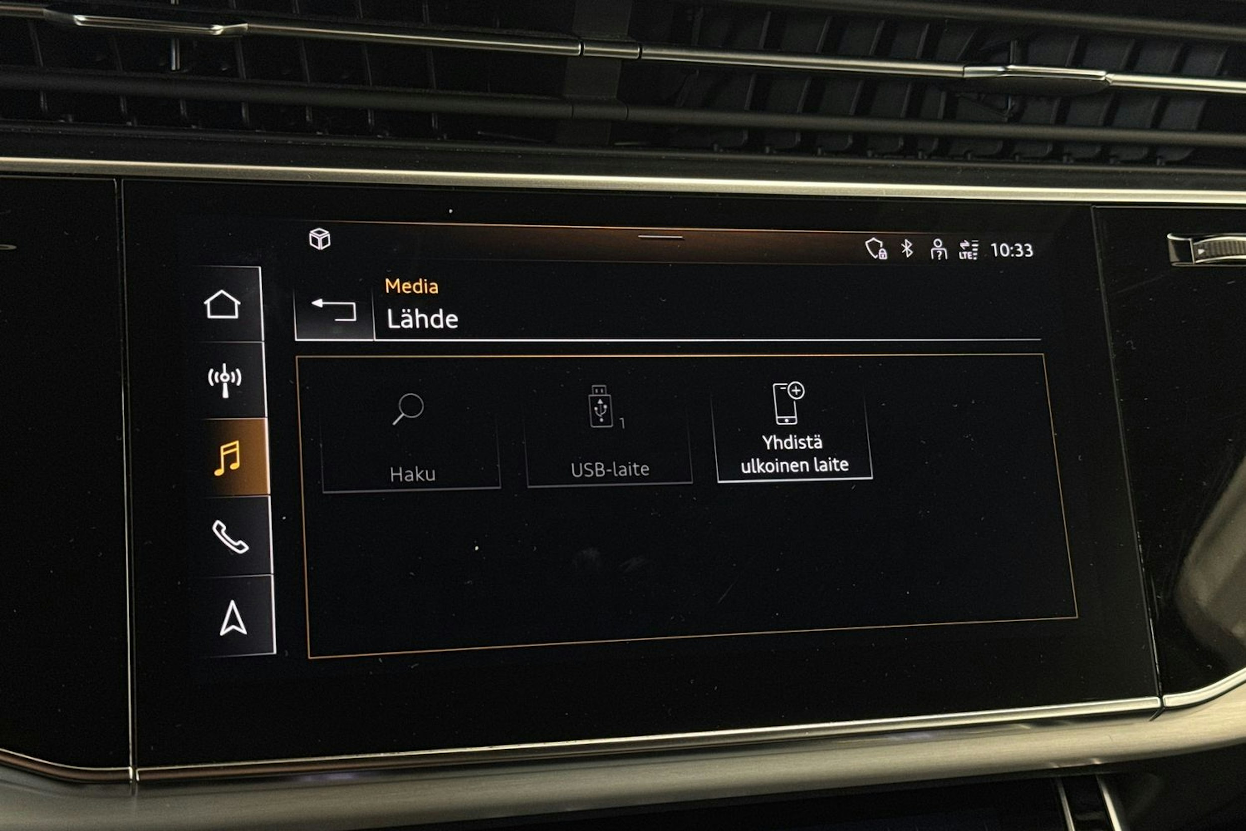 met. Harmaa Audi Q7 2021 kuva 26.