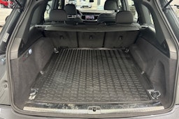 met. Harmaa Audi Q7 2021 kuva 36.