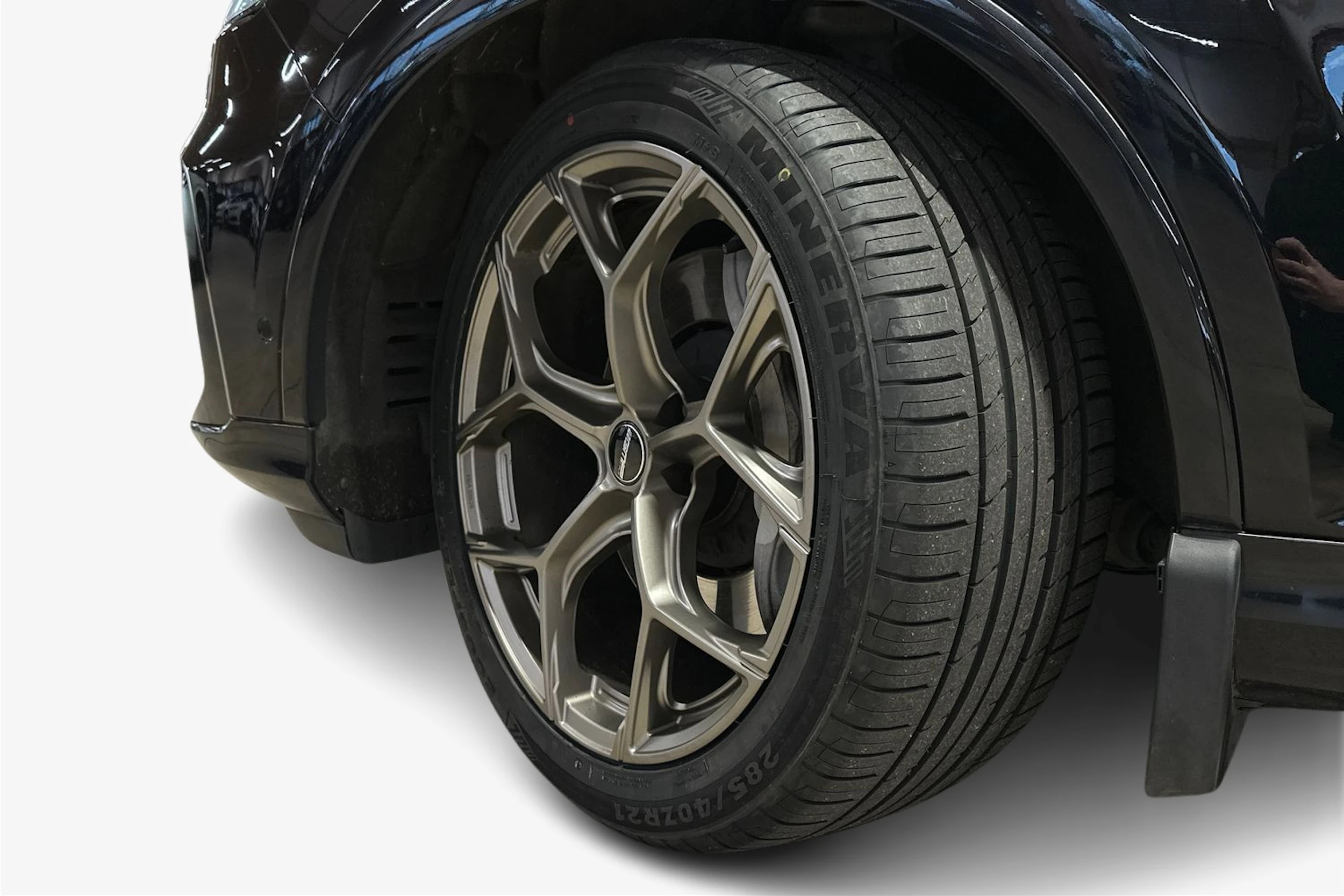 musta Audi Q7 2021 kuva 9.