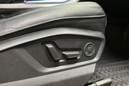 musta Audi Q7 2021 kuva 12.
