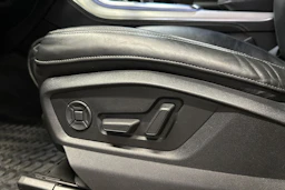 musta Audi Q7 2021 kuva 15.
