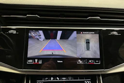 musta Audi Q7 2021 kuva 16.